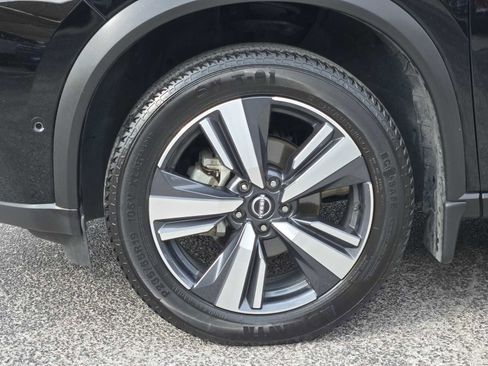 Used 2022 Nissan Rogue SL w/ SL Premium Package image 12