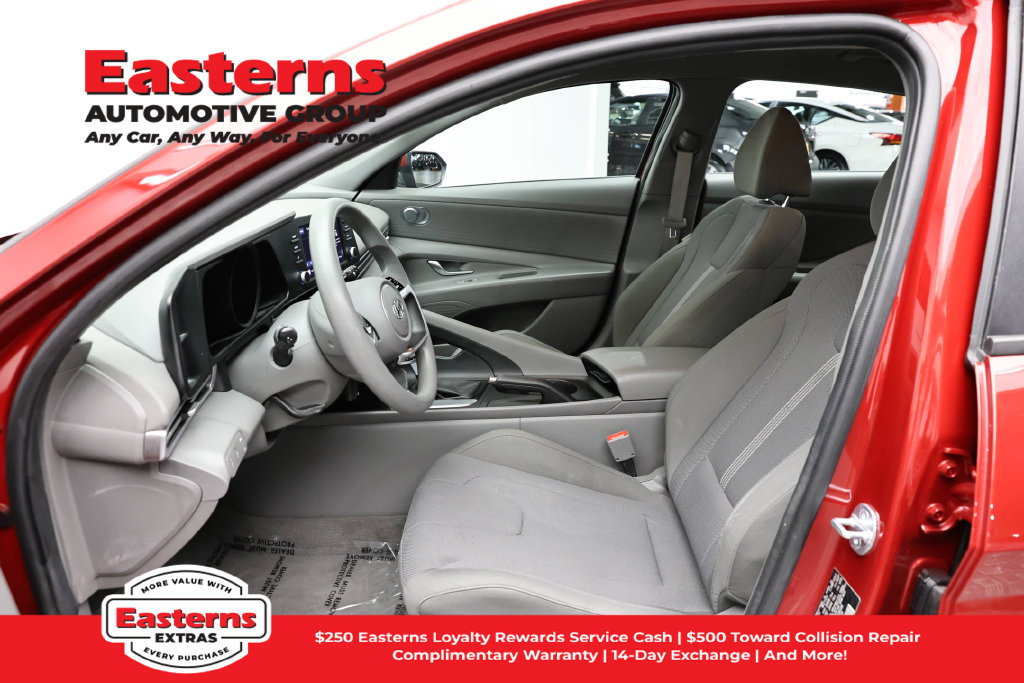 Used 2023 Hyundai Elantra SE w/ Cargo Package FWD image 15