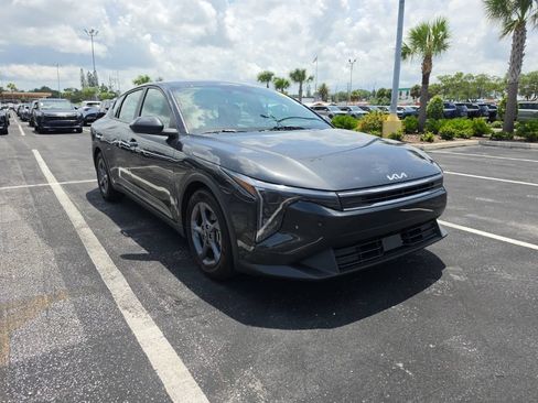 Certified 2025 Kia K4 FWD image 2