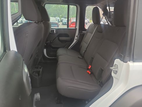 Used 2022 Jeep Wrangler Unlimited Sport AWD/4WD image 27