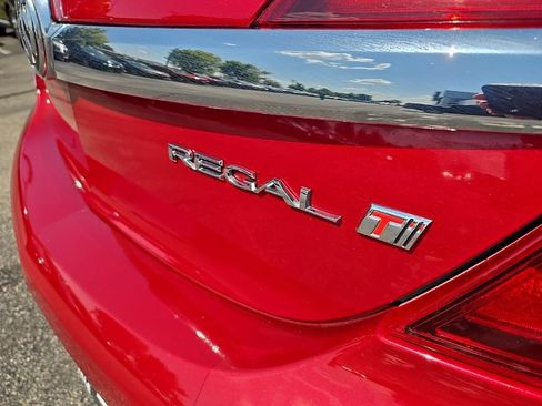 Used 2015 Buick Regal Premium w/ Experience Buick Package FWD image 12