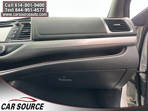 Used 2019 Toyota Highlander XLE AWD/4WD image 30