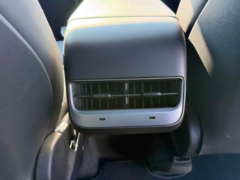 Used 2023 Tesla Model Y Performance image 27