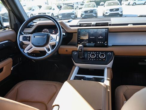 Certified 2025 Land Rover Defender 110 X-Dynamic SE AWD/4WD image 22