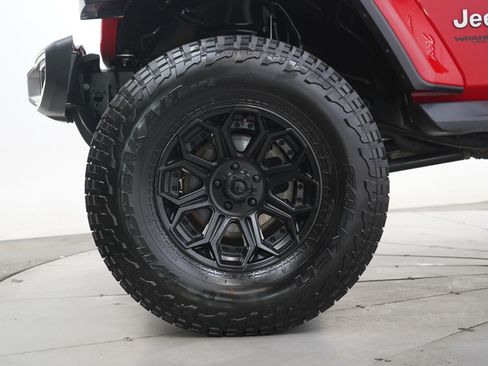 Used 2018 Jeep Wrangler Unlimited Sahara w/ Dual Top Group AWD/4WD image 29