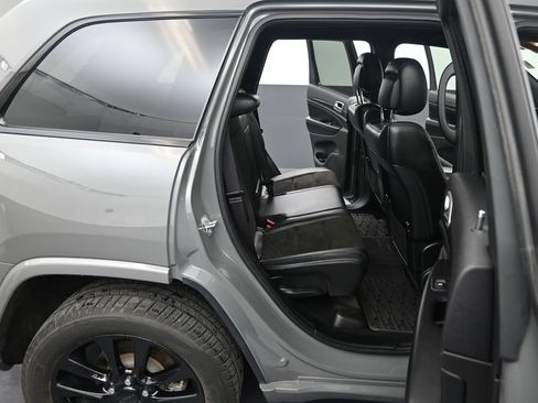 Used 2020 Jeep Grand Cherokee Altitude AWD/4WD image 32