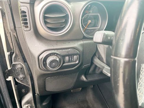 Used 2020 Jeep Wrangler Unlimited Sahara AWD/4WD image 10