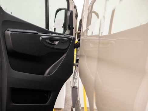 Used 2025 Mercedes-Benz Sprinter 2500 image 11