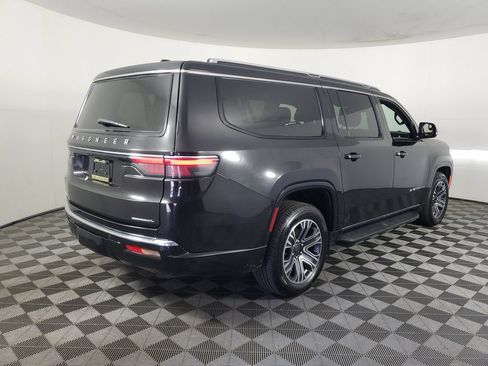 Used 2023 Jeep Wagoneer L Series II AWD/4WD image 4