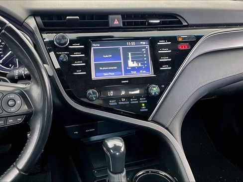 Used 2020 Toyota Camry SE FWD image 8