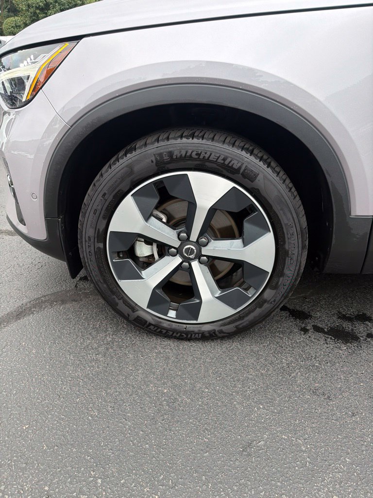 Used 2026 Volvo XC40 B5 Plus AWD/4WD image 4