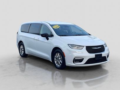 Used 2024 Chrysler Pacifica Touring-L