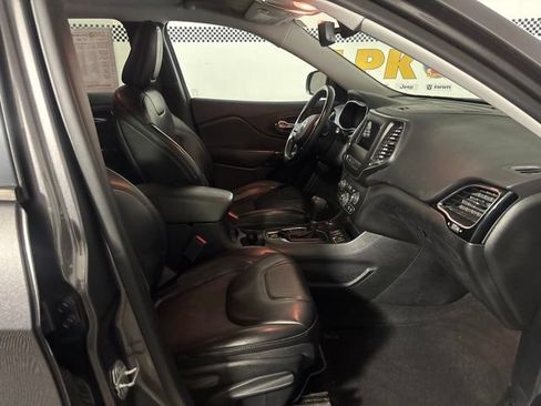 Used 2019 Jeep Cherokee Latitude Plus AWD/4WD image 14