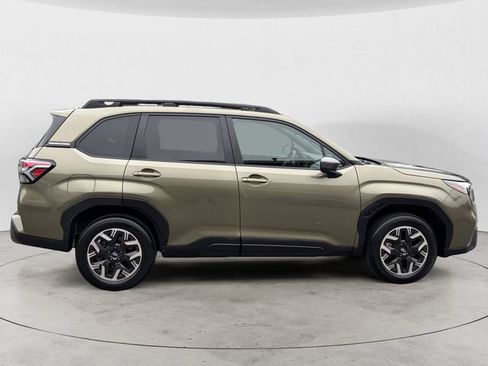 Certified 2025 Subaru Forester Premium AWD/4WD image 6