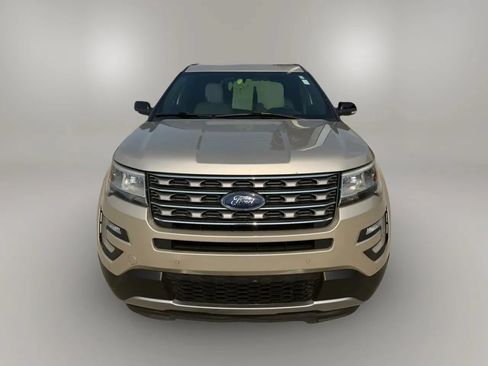 Used 2017 Ford Explorer XLT w/ Equipment Group 202A AWD/4WD image 2