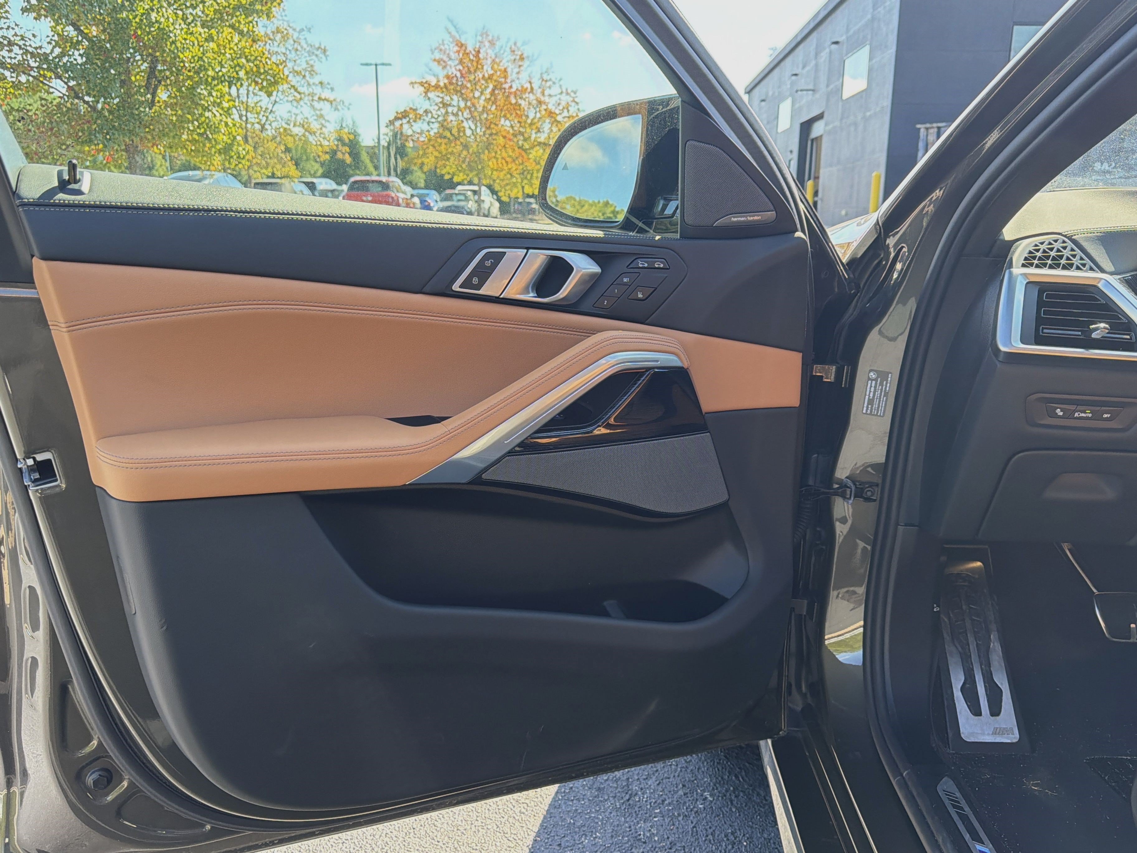 Used 2027 BMW X6 M60i AWD/4WD image 19