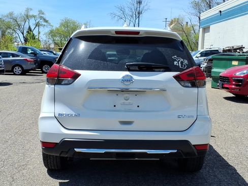 Used 2017 Nissan Rogue SV AWD/4WD image 4