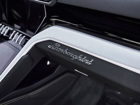 Used 2024 Lamborghini Urus S AWD/4WD image 41