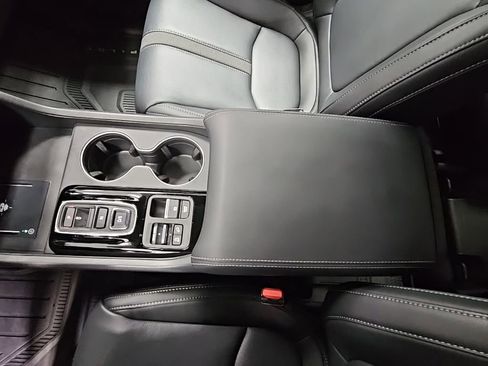 Used 2025 Honda Pilot EX-L image 23