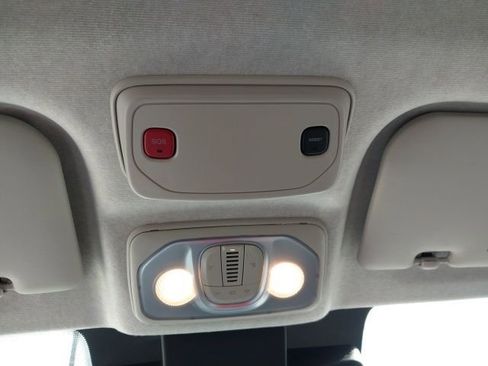 Used 2025 RAM ProMaster 2500 w/ Convenience Group image 14