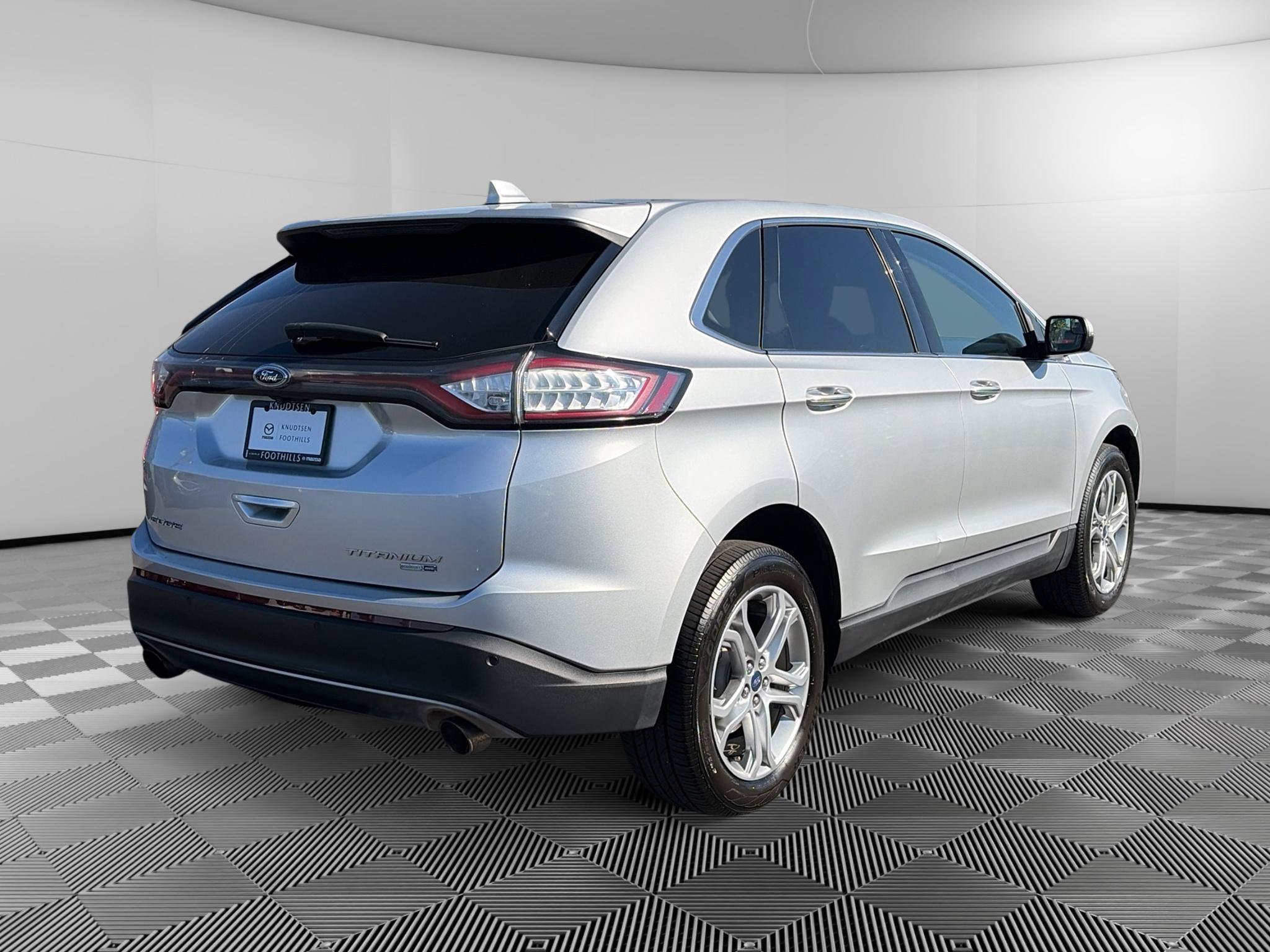 Used 2018 Ford Edge Titanium w/ Equipment Group 301A AWD/4WD image 7