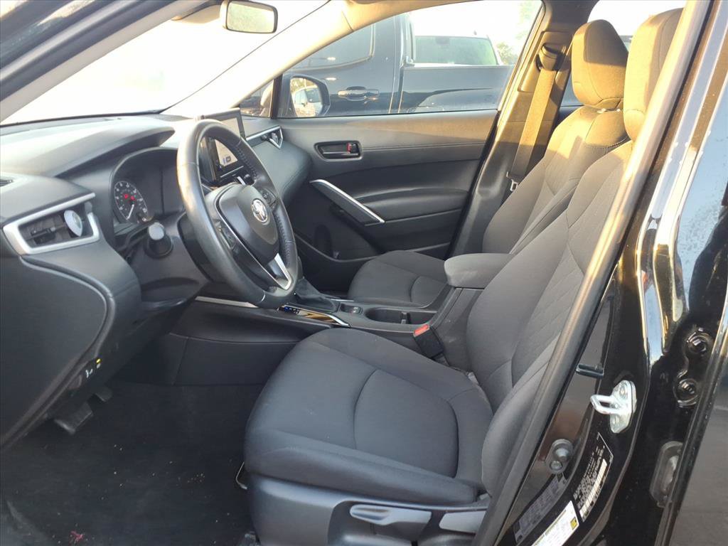 Used 2025 Toyota Corolla Cross LE FWD image 19
