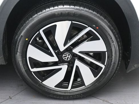 Used 2025 Volkswagen Atlas SE AWD/4WD image 32