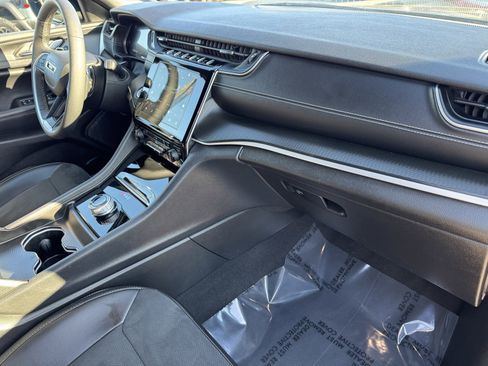 Used 2024 Jeep Grand Cherokee L Laredo image 7