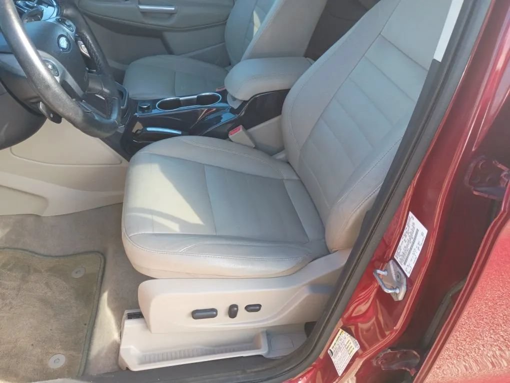 Used 2014 Ford Escape Titanium w/ Equipment Group 401A FWD image 9