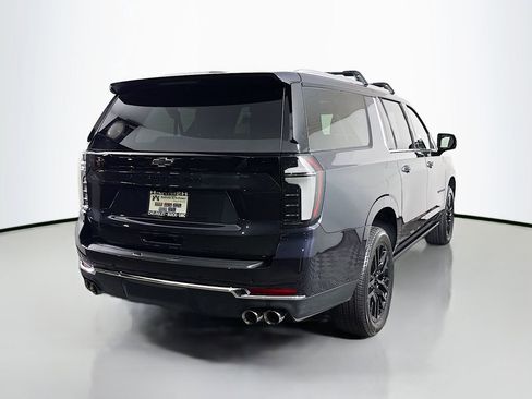 New 2025 Chevrolet Suburban Premier image 7