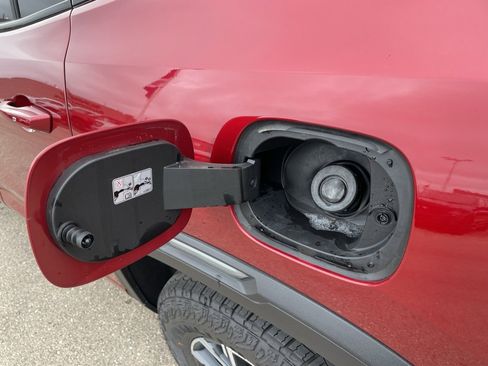 Used 2025 GMC Acadia AT4 w/ Luxury Package image 59