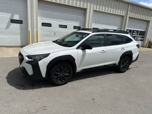 Used 2023 Subaru Outback Onyx Edition AWD/4WD image 15