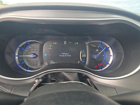 Used 2019 Chrysler Pacifica Limited w/ Advanced Safetytec Group FWD image 12