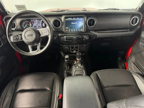 Used 2022 Jeep Wrangler Unlimited Sahara AWD/4WD image 13