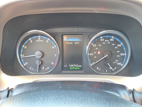 Used 2016 Toyota RAV4 Limited image 29