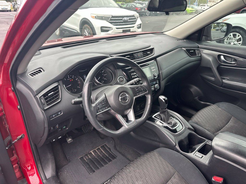 Used 2017 Nissan Rogue SV FWD image 12