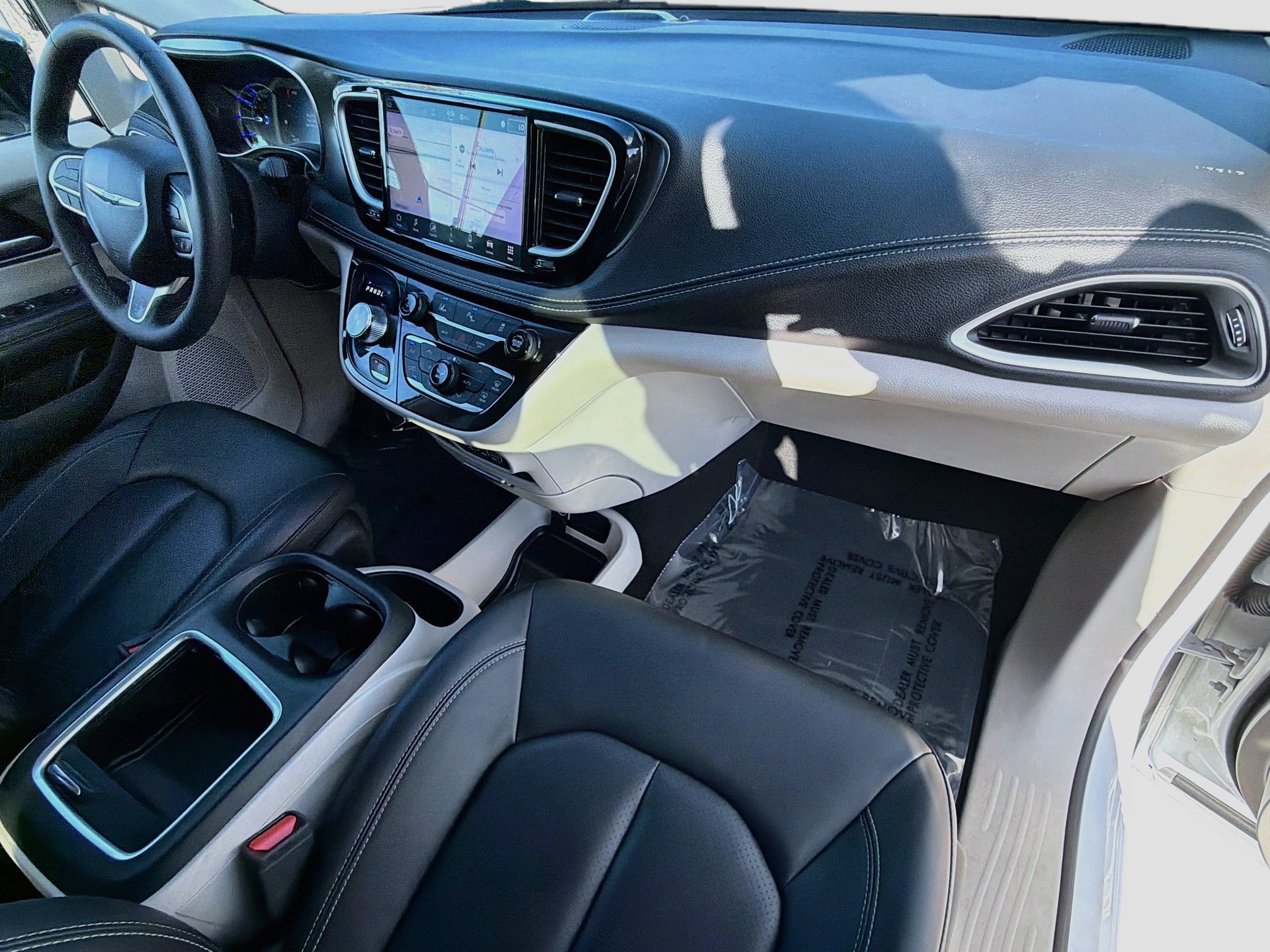Used 2024 Chrysler Pacifica Limited FWD image 14