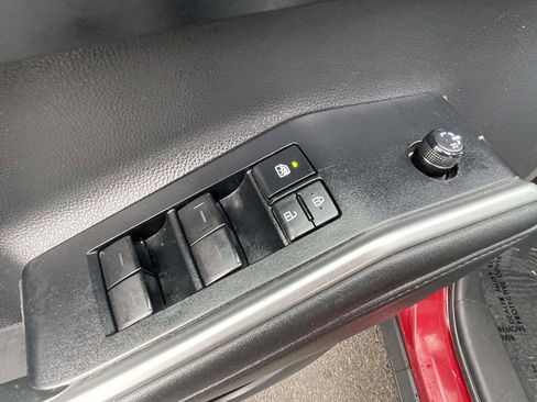 Used 2021 Toyota Highlander XLE AWD/4WD image 26