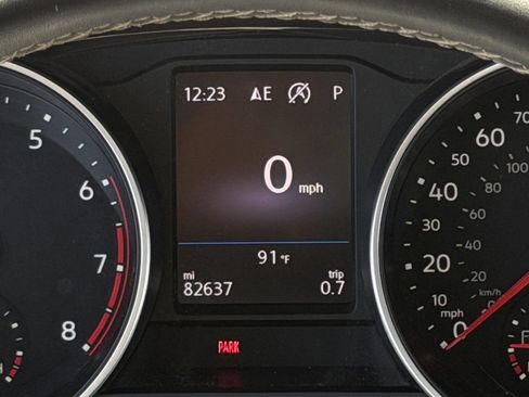 Used 2021 Volkswagen Tiguan SE FWD image 16