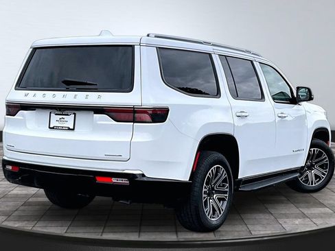 Used 2023 Jeep Wagoneer Series II AWD/4WD image 2
