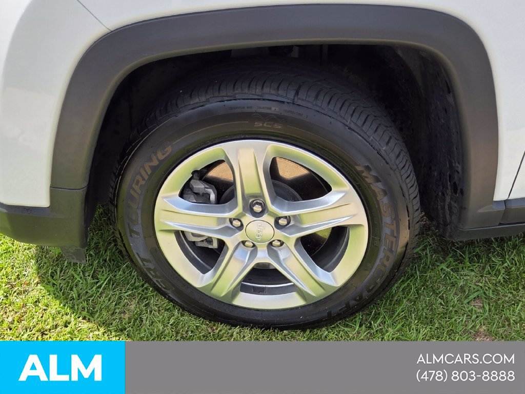 Used 2024 Jeep Compass Latitude AWD/4WD image 3