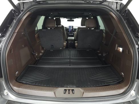 Used 2023 Ford Explorer King Ranch w/ Technology Package AWD/4WD image 7