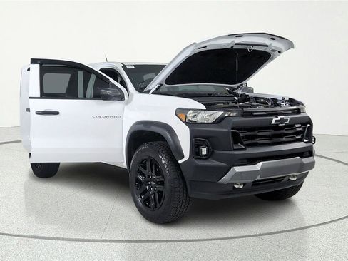 Used 2025 Chevrolet Colorado Trail Boss AWD/4WD image 7