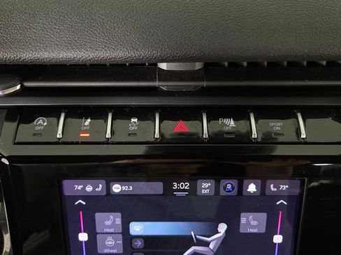 Used 2023 Jeep Grand Cherokee Altitude image 26