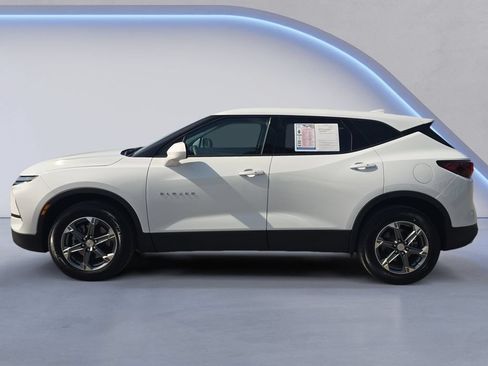 Used 2025 Chevrolet Blazer LT AWD/4WD image 2