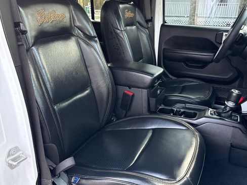 Used 2024 Jeep Wrangler Unlimited image 16