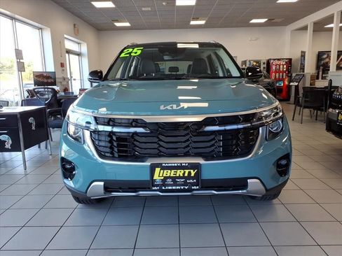 Certified 2025 Kia Seltos S image 2