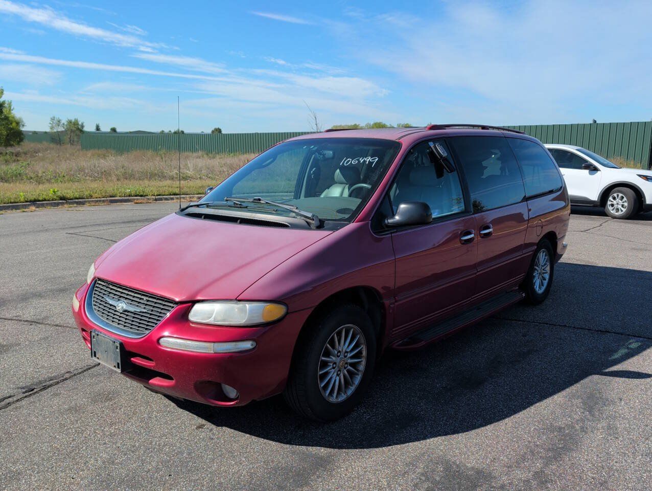 Used 1999 Chrysler Town & Country Limited FWD image 1