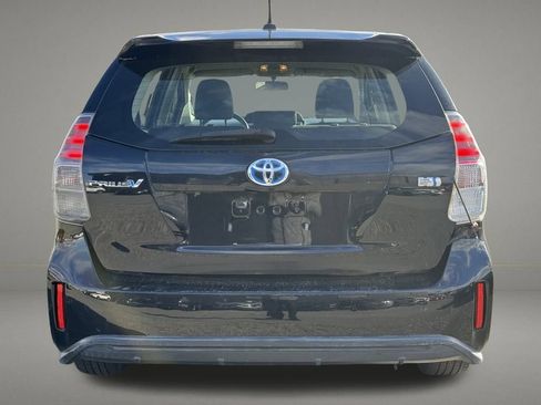 Used 2017 Toyota Prius V Three image 4