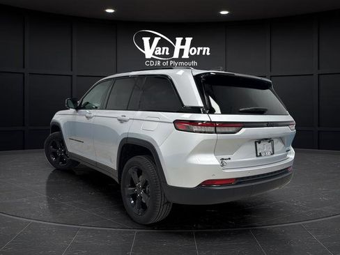 Used 2024 Jeep Grand Cherokee Limited w/ Black Appearance Package image 5